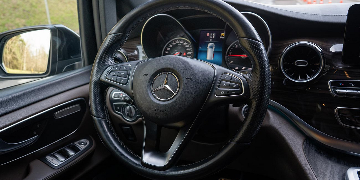 Mersedes V-class 250d Exclusive rental photo 9