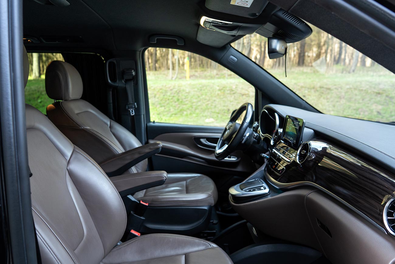 Mersedes V-class 250d Exclusive rental photo 10