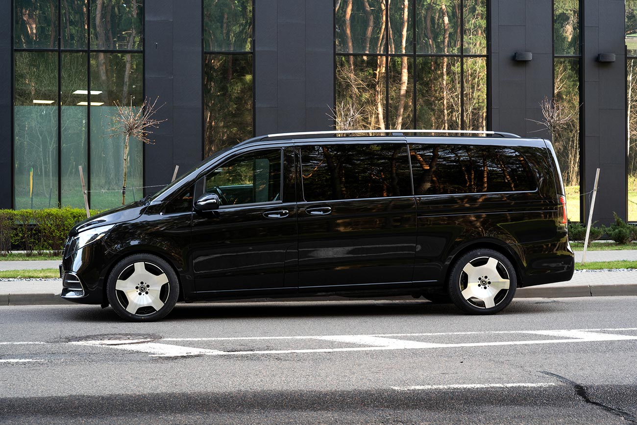 Mersedes V-class 250d Exclusive rental photo 1