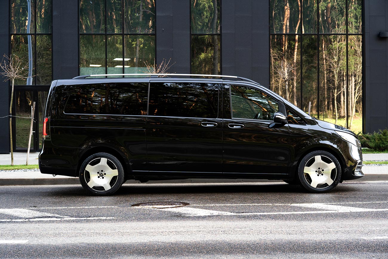 Mersedes V-class 250d Exclusive rental photo 6