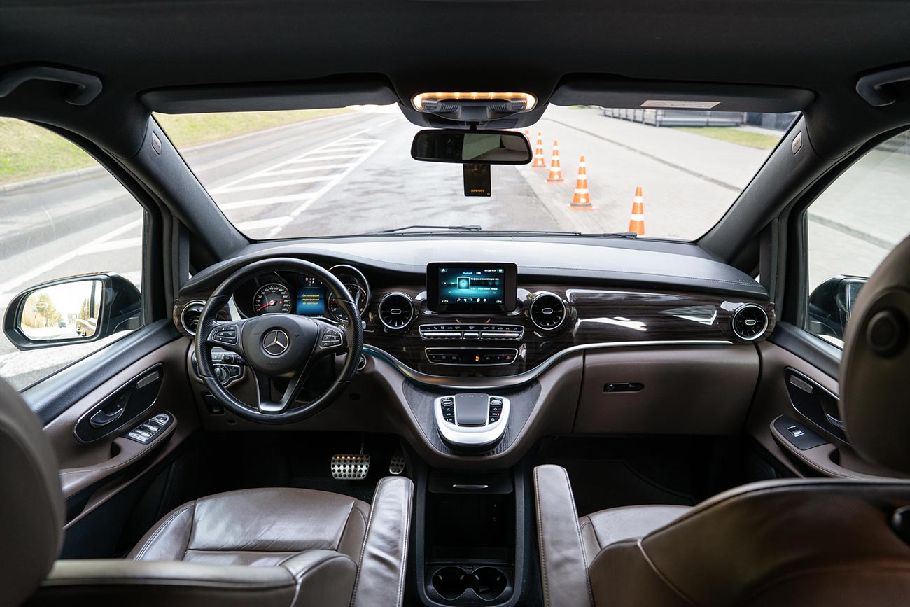 Mersedes V-class 250d Exclusive rental photo 7
