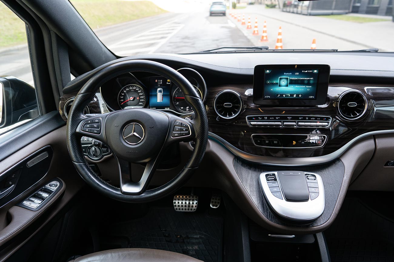 Mersedes V-class 250d Exclusive rental photo 8